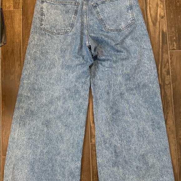 Universal Thread Women’s Medium-Washed Jeans, SIZE 10 - Mid-Rise Super Wide Leg - Picture 3 of 12